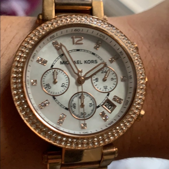 Michael Kors Rose gold watch with diamonds. - Picture 3 of 5